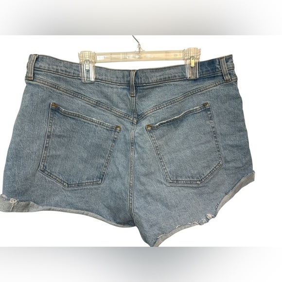 A&F Curve Love High Rise Mom Short - Picture 2 of 4